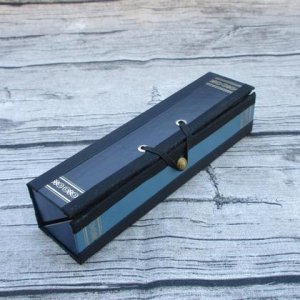 Etui aus Buchdeckeln – türkis-blau