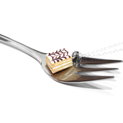 HALSKETTE "CRÉMESCHNITTE"