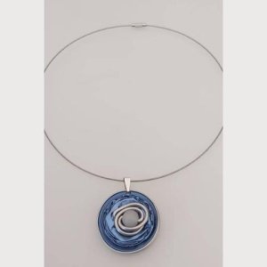 upcycling: Halskette, Halsreif mit Anhänger aus Kaffeekapseln – hellblau