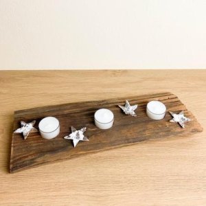 Teelichthalter aus Altholz mit Holzsternen