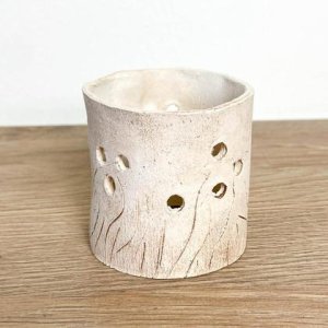 Frühlingshafter Keramik Teelichthalter