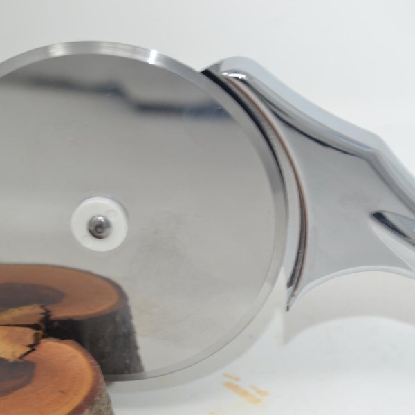 Holz Pizzaschneider massiv aus Wildkirsche Handarbeit Unikat - Image 4
