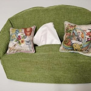 Taschentuchsofa (hellgrün mit Gartenwerkzeuge)