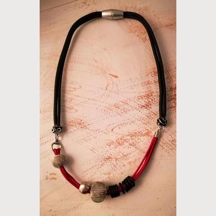 Collier DC-04