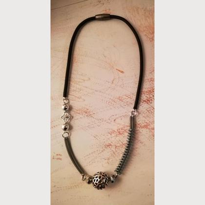 Collier DC-05