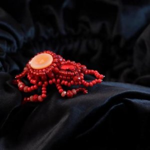 Schmuckkäfer/Brosche „Roter Baron“