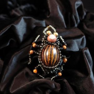 Schmuckkäfer/Brosche „Nußknacker“