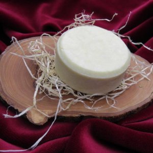 Festes Haarshampoo für sensitive und zu Schuppen neigender Kopfhaut