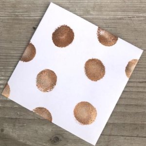 Kuvert bedruckt mit Briefchen aus Vintage-Papier