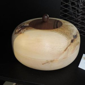 Zirbenbrotdose groß – aufgesetzter Knopf