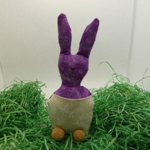 Osterhase Tischdeko Lila