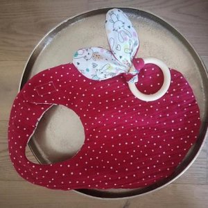 Baby Lätzchen und Greifling Osterhase