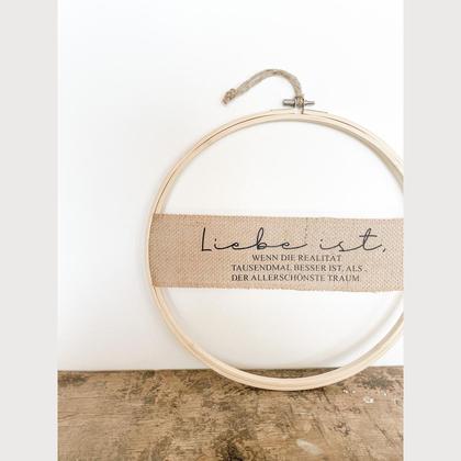 Stickrahmen „Liebe ist …“