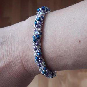 Spiralperlenarmband „Lilaplanet“