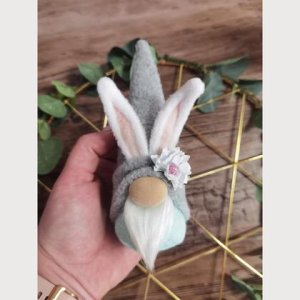 Wichtel mit Zirbenspäne