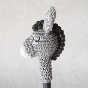 Esel Bleistift, Häkeltier Aufsatz mit Stift im Regenbogendesign