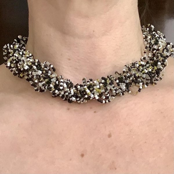 Knautschkette schwarz-weiß-grau mit gelben Punkten - Image 2