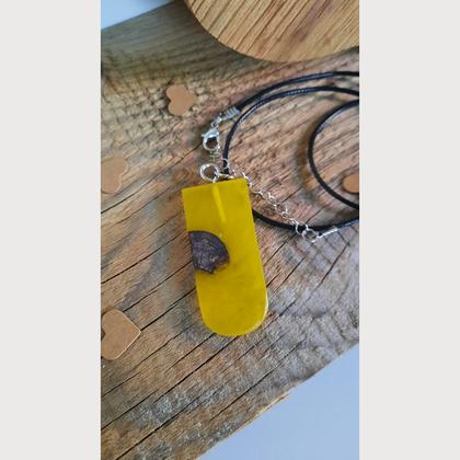 Kette mit Holz und Epoxidharz