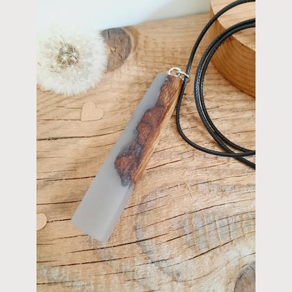 Kette mit Holz und Epoxidharz