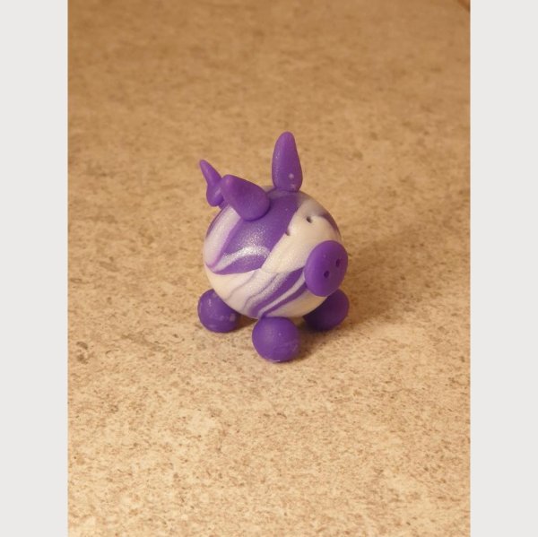 Glücksschweinchen aus Fimo lila/weiß - Image 2