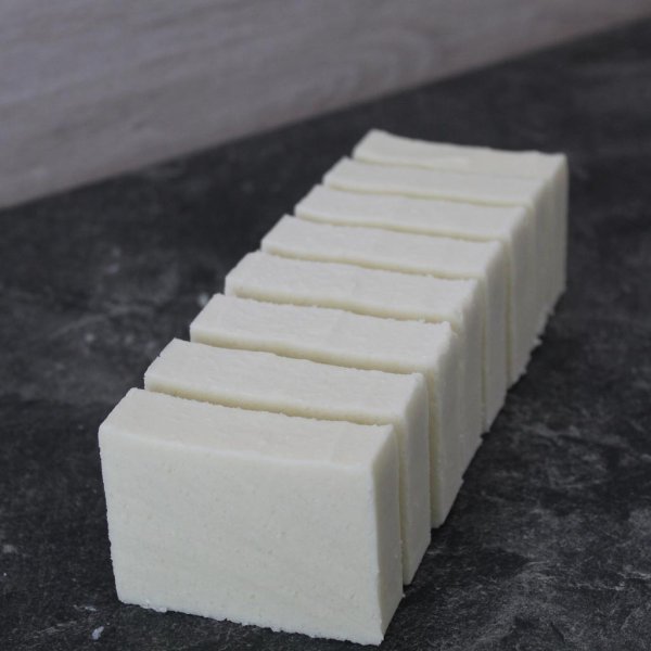 Naturseife Salzseife Weißer Marmor mit Duftnote Kiefernnadel. Peelingseife - Image 3