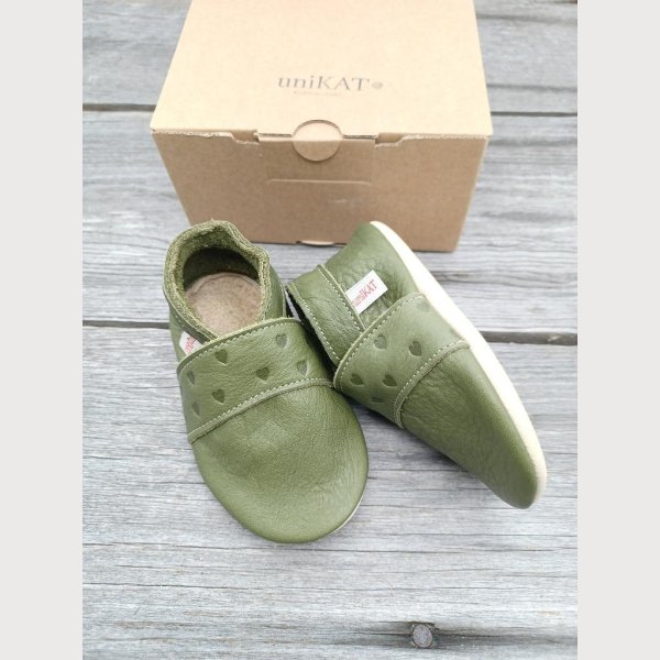 khaki mit Herzen Gr 18/19