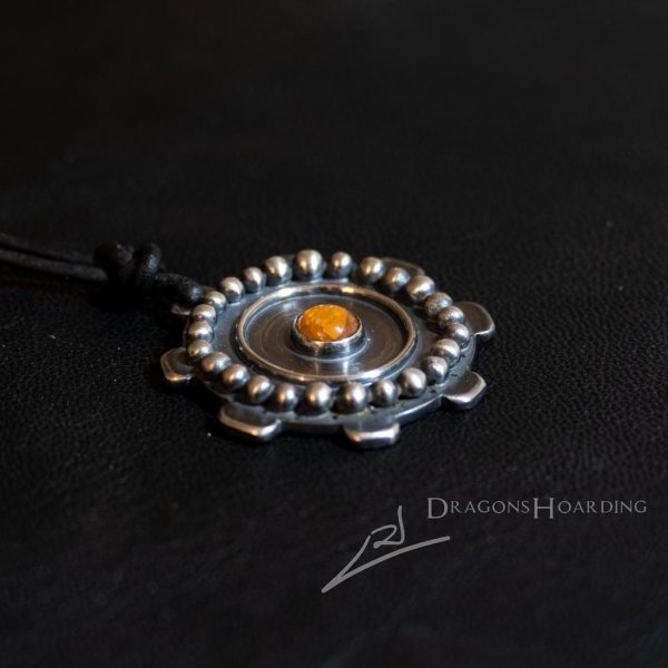 Karneol mit Silber-Granulierung