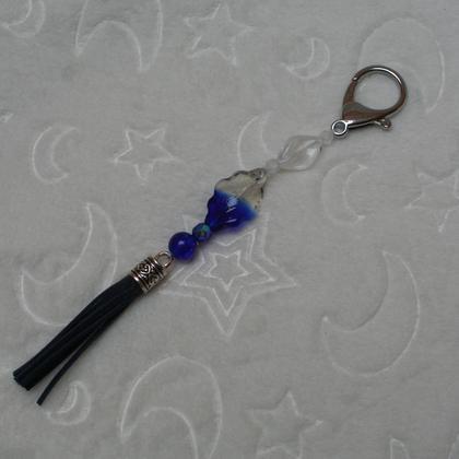 Charmanhänger mit blauer Quaste