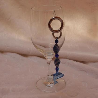 Charmanhänger in blau mit Delfin