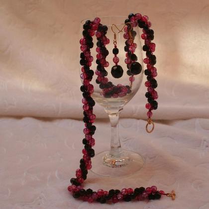 Schmuckset handgefädelt aus schwarzen und rosa Glasperlen