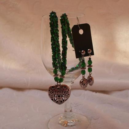 Schmuckset aus grünen Stabperlen mit Herz