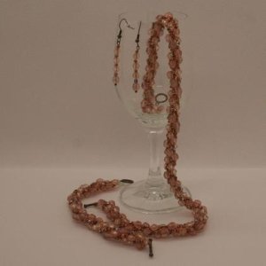 Schmuckset handgefädelt aus Kristallen in Rose