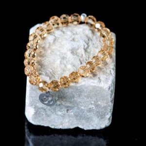 Armband aus Glasschliffperlen gold mit Om-Symbol