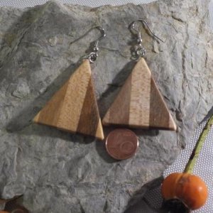 Ohrringe aus Nussbaum und Ahornholz