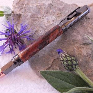 Kugelschreiber aus gestocktem Zwetschkenholz