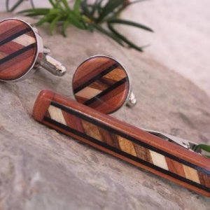 Set Krawattennadel und Manschettenknöpfe aus 6 Holzarten